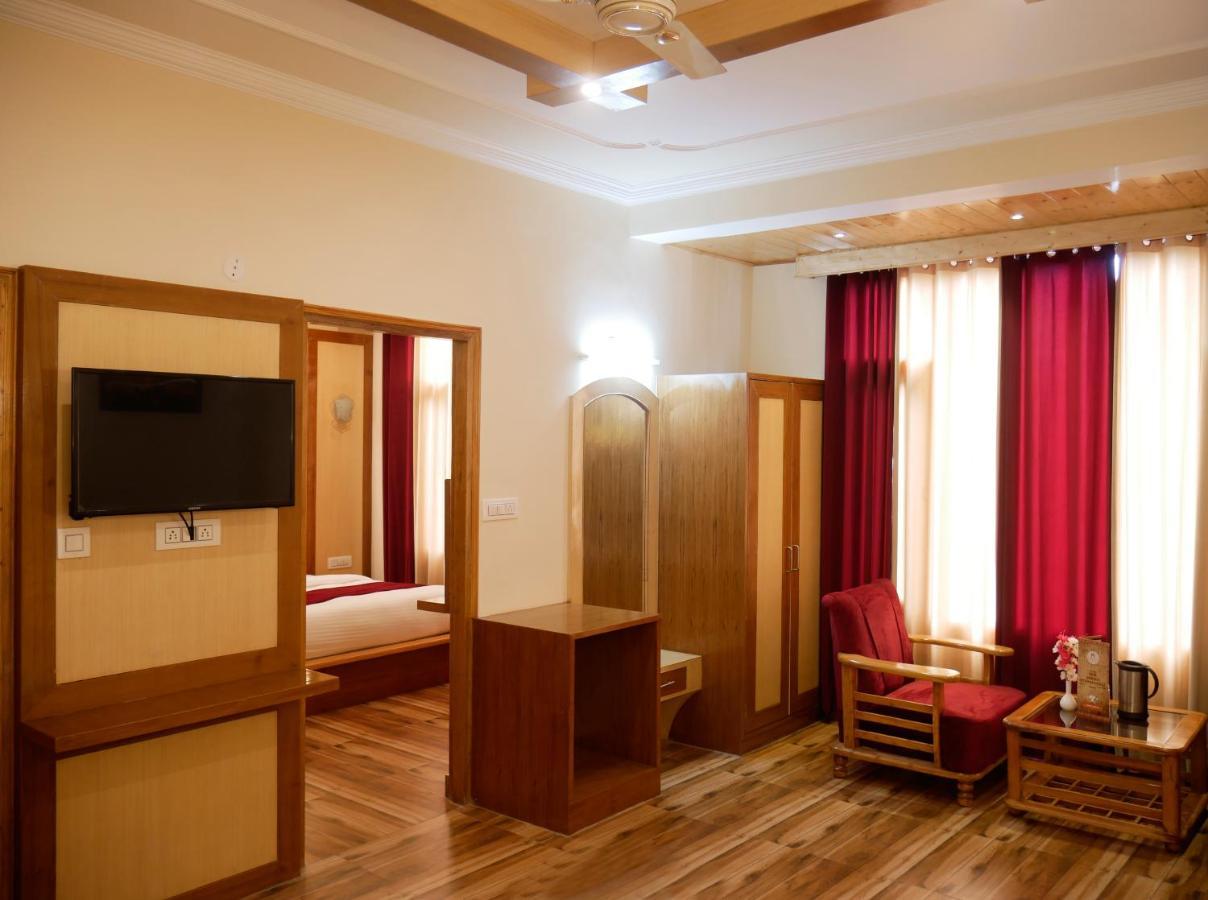 New Ambika International Mall Road Hotel Manāli エクステリア 写真