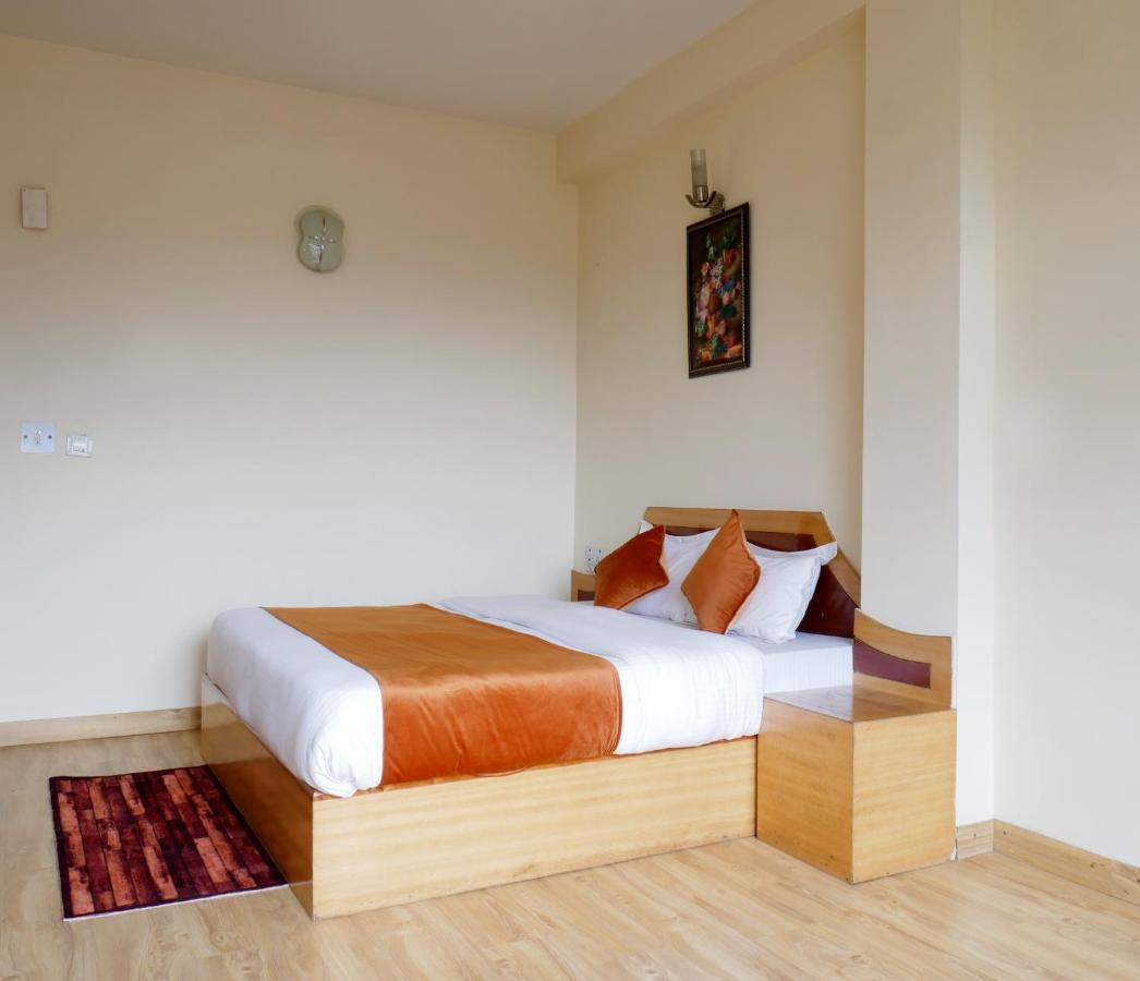 New Ambika International Mall Road Hotel Manāli エクステリア 写真