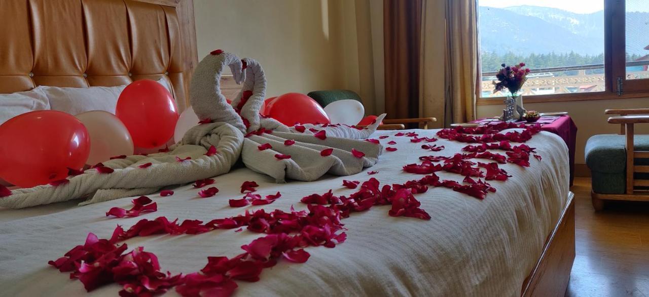 New Ambika International Mall Road Hotel Manāli エクステリア 写真