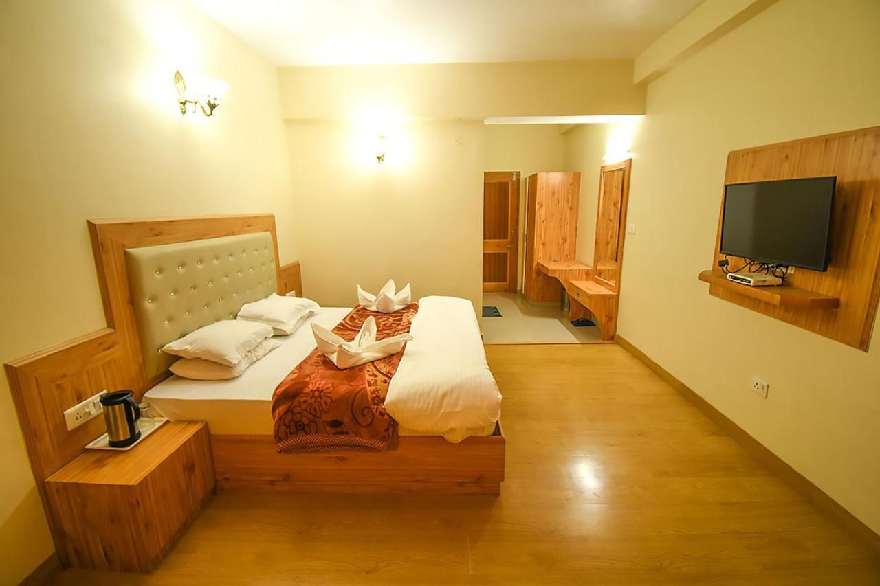 New Ambika International Mall Road Hotel Manāli エクステリア 写真