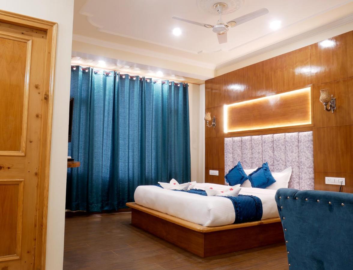 New Ambika International Mall Road Hotel Manāli エクステリア 写真