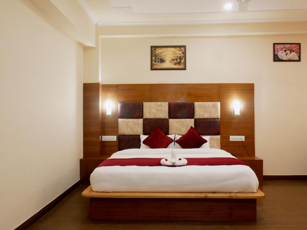 New Ambika International Mall Road Hotel Manāli エクステリア 写真