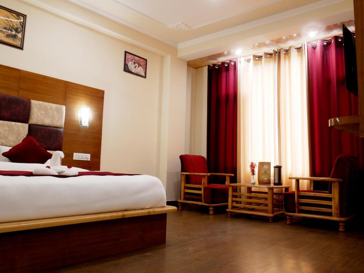 New Ambika International Mall Road Hotel Manāli エクステリア 写真