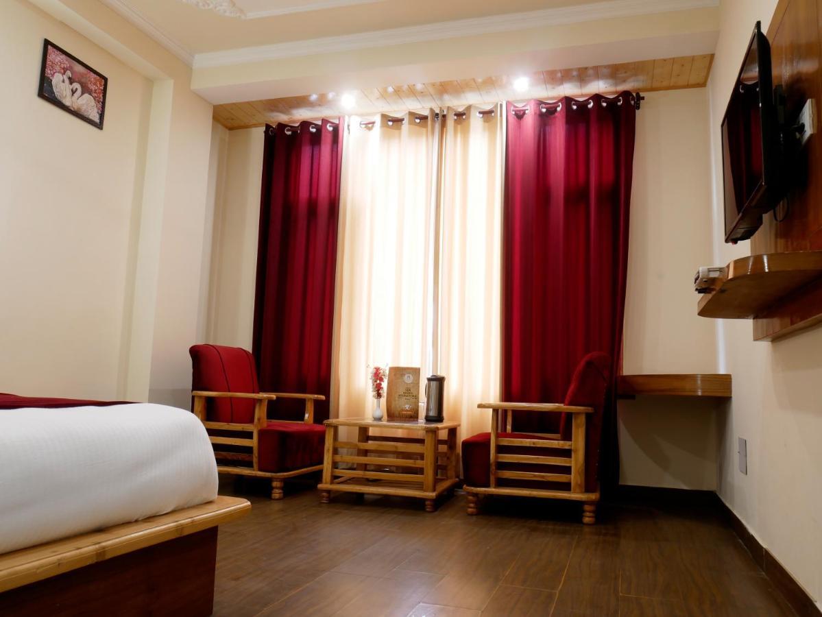 New Ambika International Mall Road Hotel Manāli エクステリア 写真