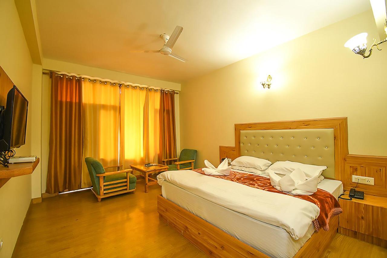 New Ambika International Mall Road Hotel Manāli エクステリア 写真