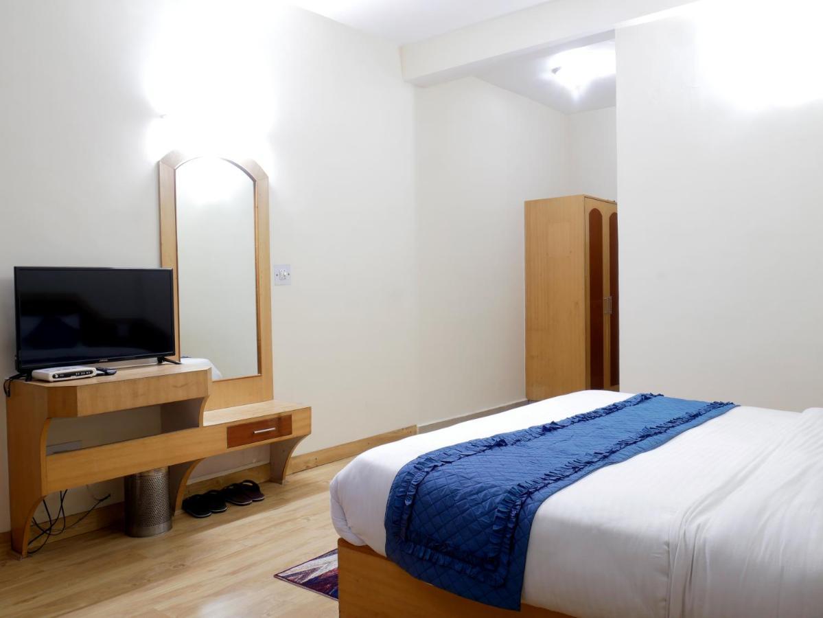 New Ambika International Mall Road Hotel Manāli エクステリア 写真